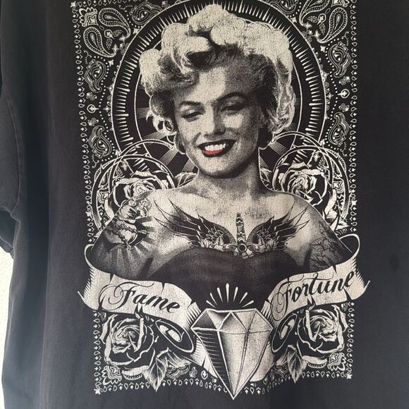 Black Graphic T-Shirt with Iconic Marilyn Monroe Print - Picture 1 of 3